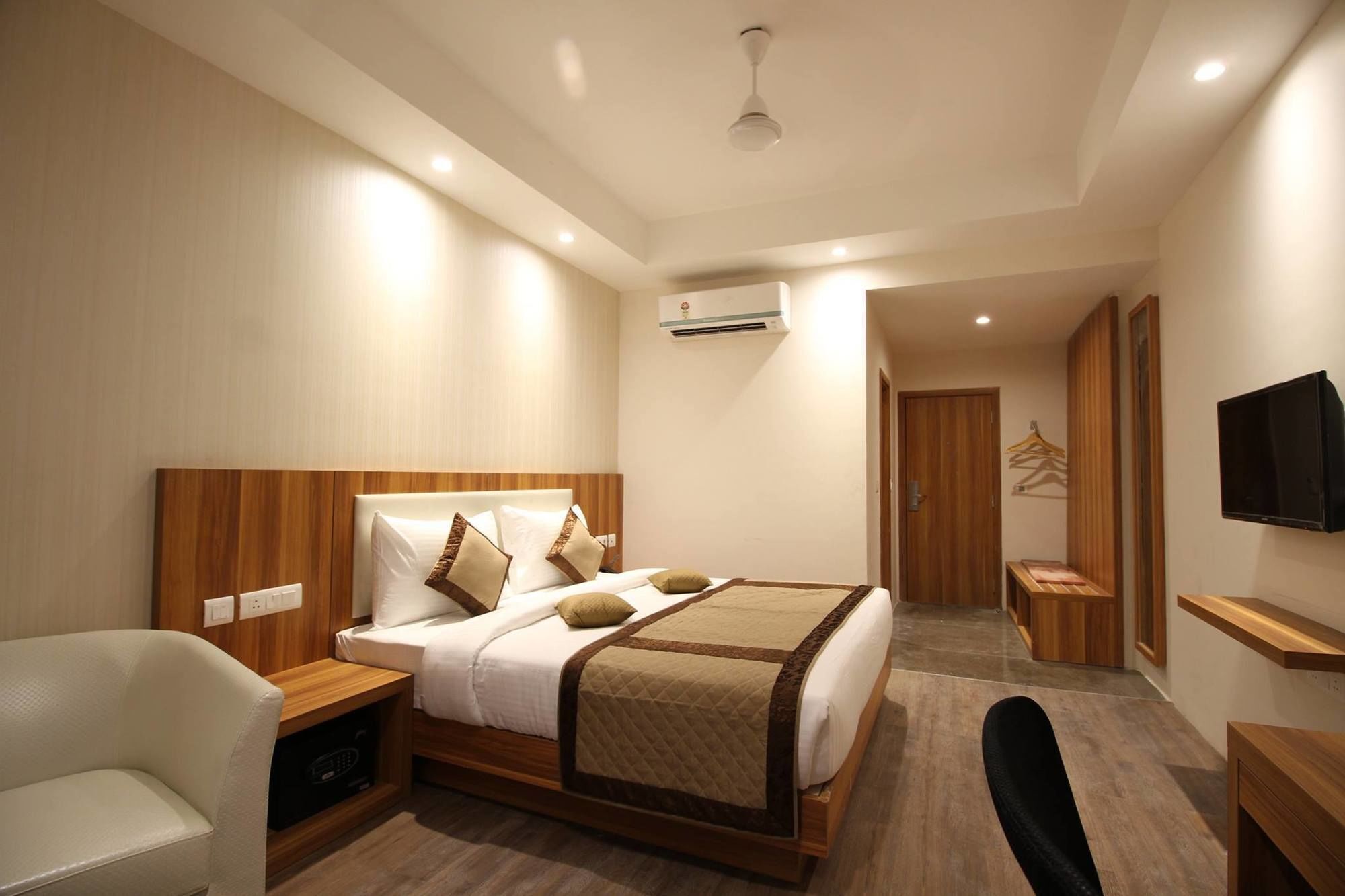 Hotel Le Roi Raipur At Raipur Railway Station Экстерьер фото